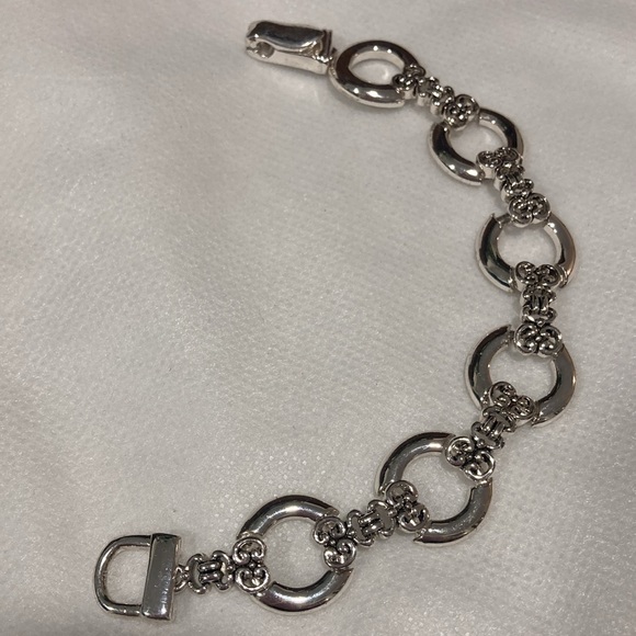 Round Open Link Silvertone Filigree Spacer Magnetic Fold Over Clasp Bracelet - Picture 6 of 15